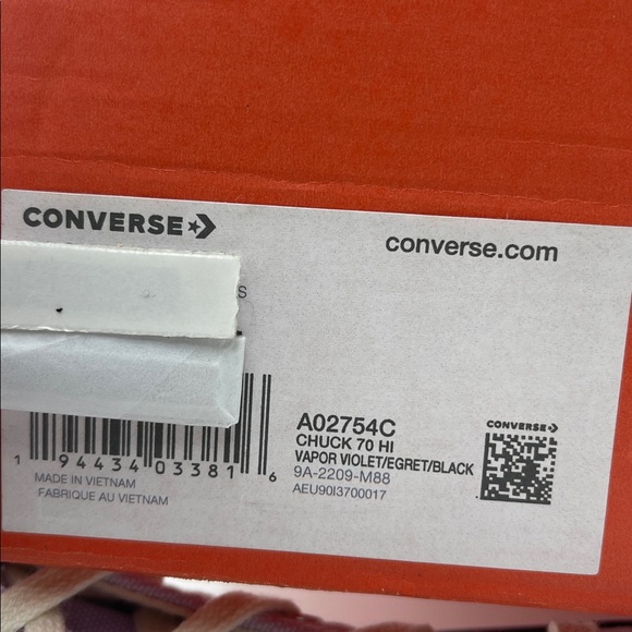 Converse Men’s A02754C
CHUCK 70 HI
VAPOR VIOLET/EGRET High-Top Sneakers Purple - Picture 14 of 16